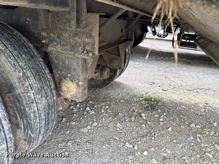 image for item YA2981 2021 Wilson DWH-650 grain trailer