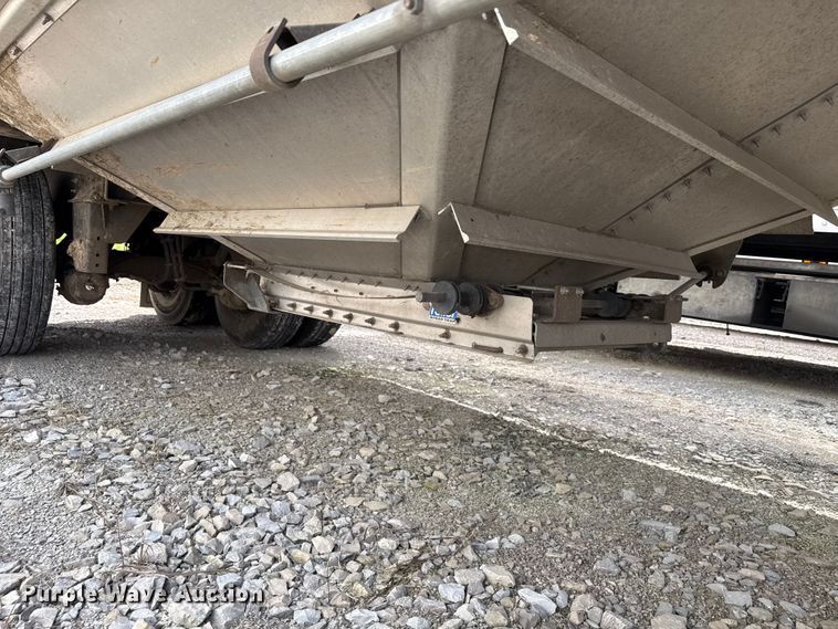 image for item YA2981 2021 Wilson DWH-650 grain trailer