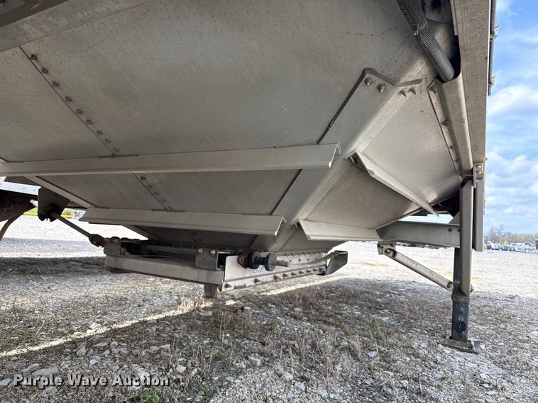 image for item YA2981 2021 Wilson DWH-650 grain trailer