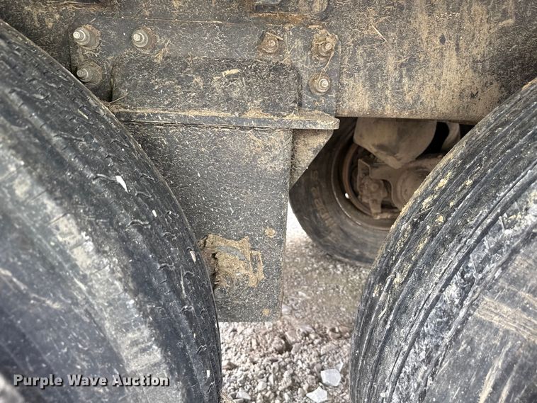 image for item YA2981 2021 Wilson DWH-650 grain trailer