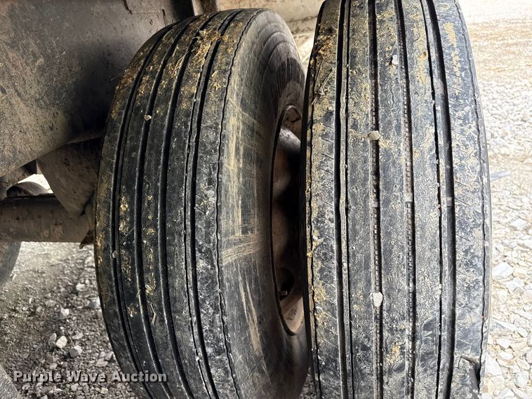 image for item YA2981 2021 Wilson DWH-650 grain trailer