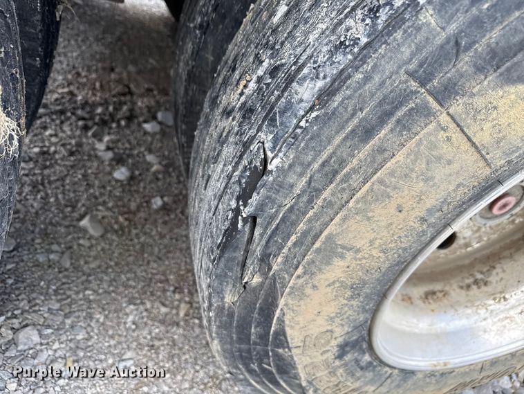 image for item YA2981 2021 Wilson DWH-650 grain trailer