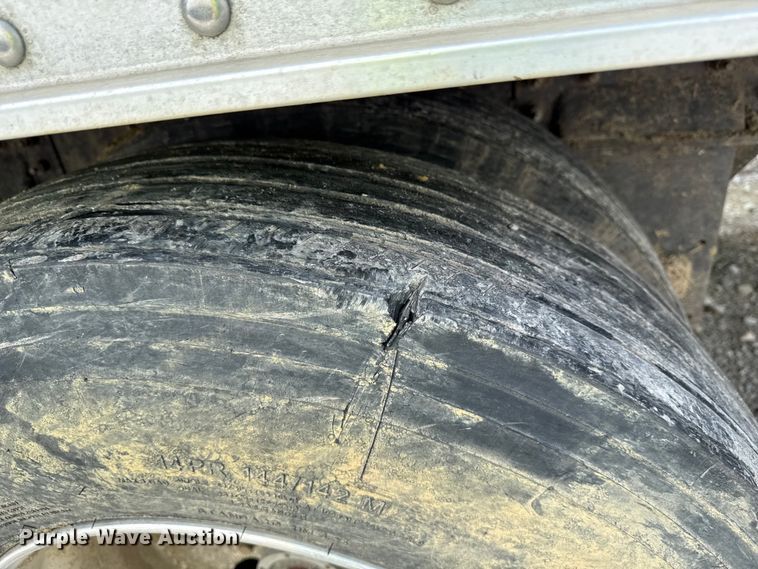 image for item YA2981 2021 Wilson DWH-650 grain trailer