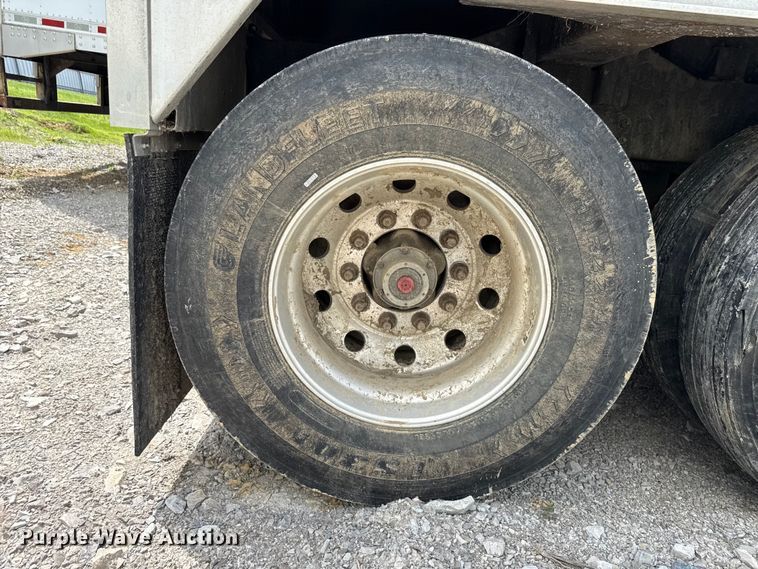 image for item YA2981 2021 Wilson DWH-650 grain trailer