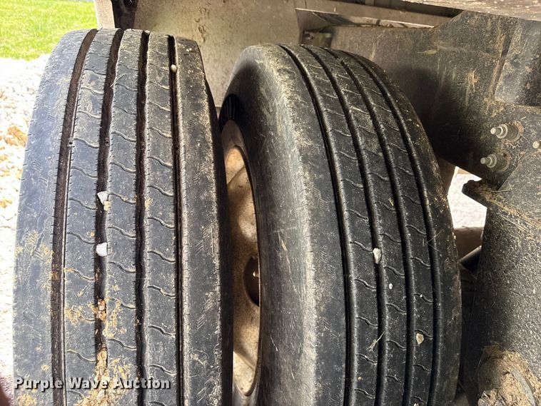 image for item YA2981 2021 Wilson DWH-650 grain trailer