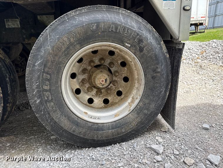 image for item YA2981 2021 Wilson DWH-650 grain trailer