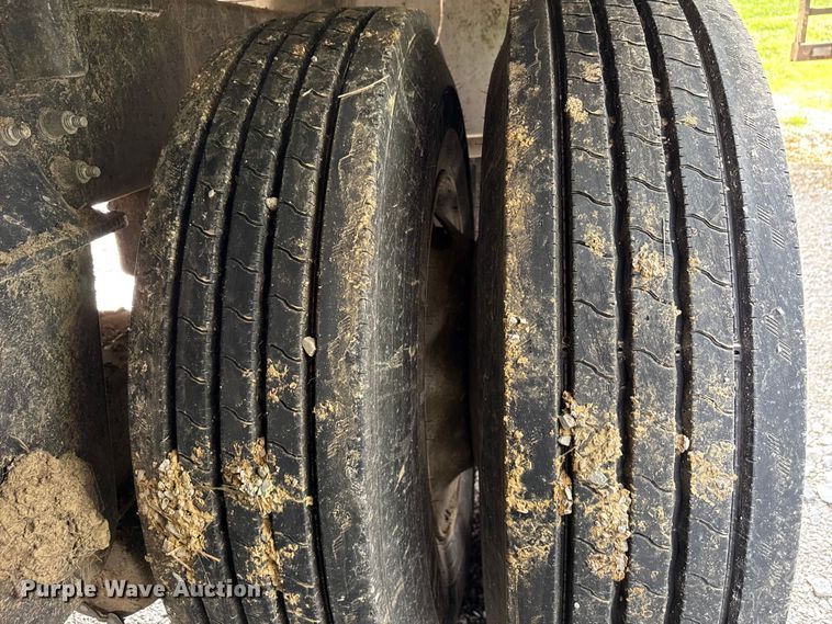 image for item YA2981 2021 Wilson DWH-650 grain trailer