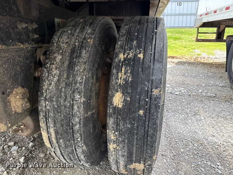 image for item YA2981 2021 Wilson DWH-650 grain trailer