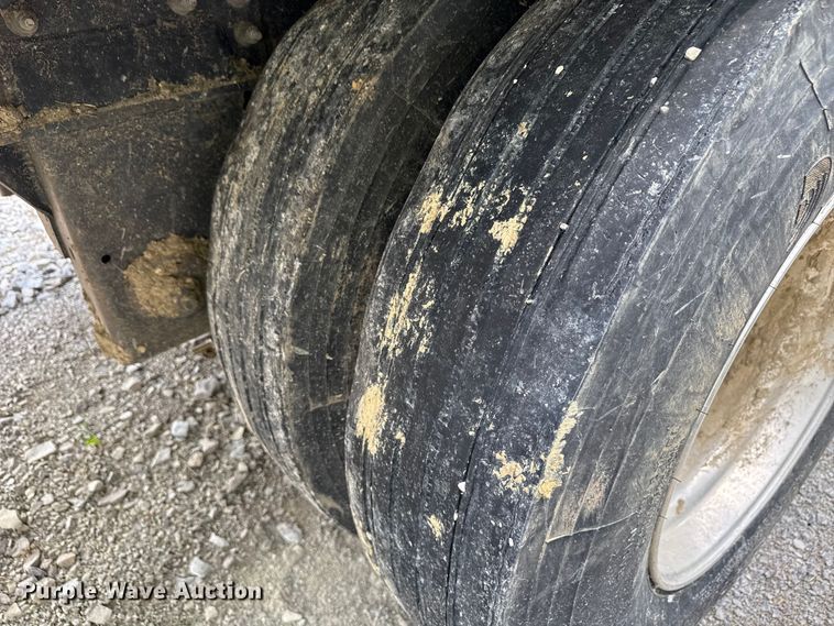 image for item YA2981 2021 Wilson DWH-650 grain trailer