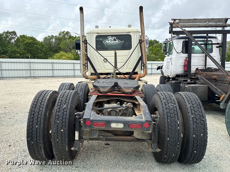 image for item YA2989 2021 Mack Pinnacle semi truck