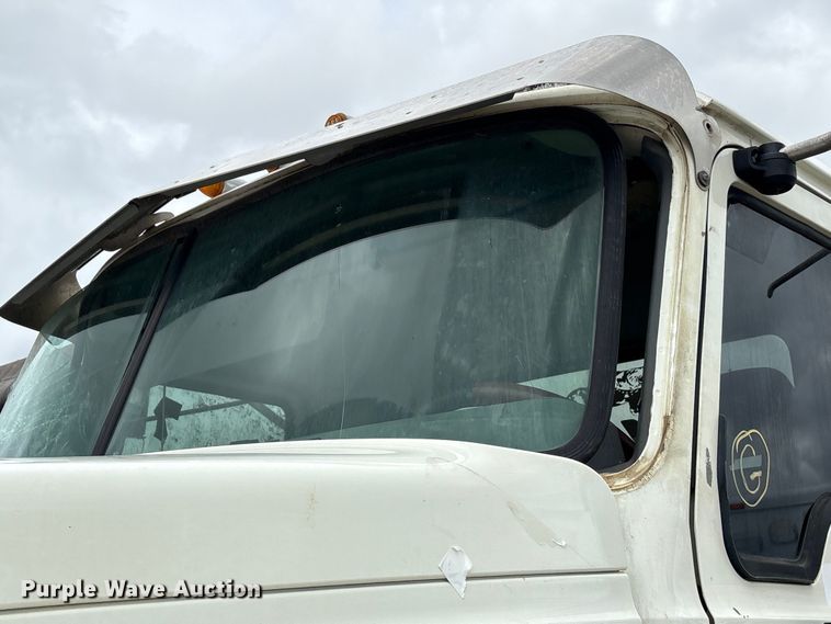 image for item YA2989 2021 Mack Pinnacle semi truck