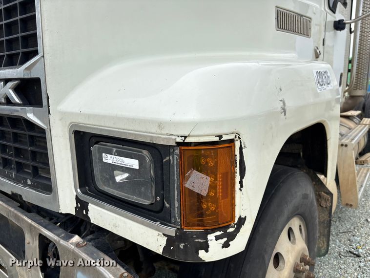 image for item YA2989 2021 Mack Pinnacle semi truck