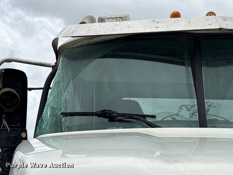 image for item YA2989 2021 Mack Pinnacle semi truck