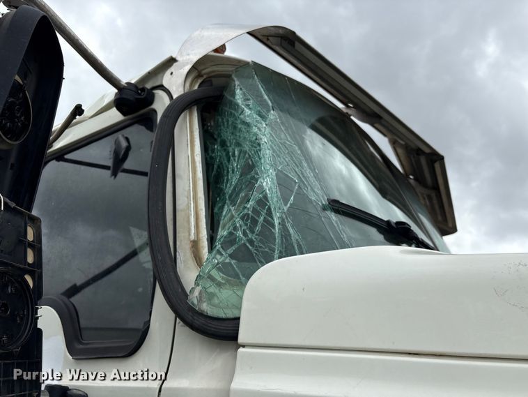 image for item YA2989 2021 Mack Pinnacle semi truck