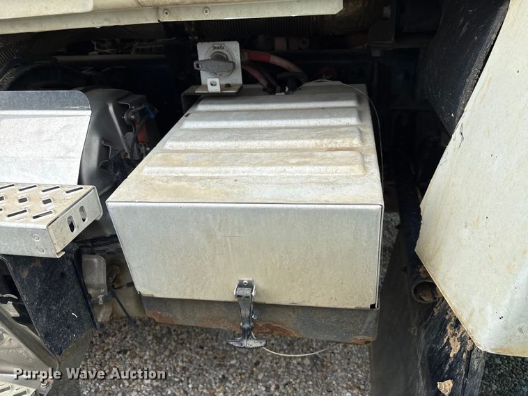 image for item YA2989 2021 Mack Pinnacle semi truck