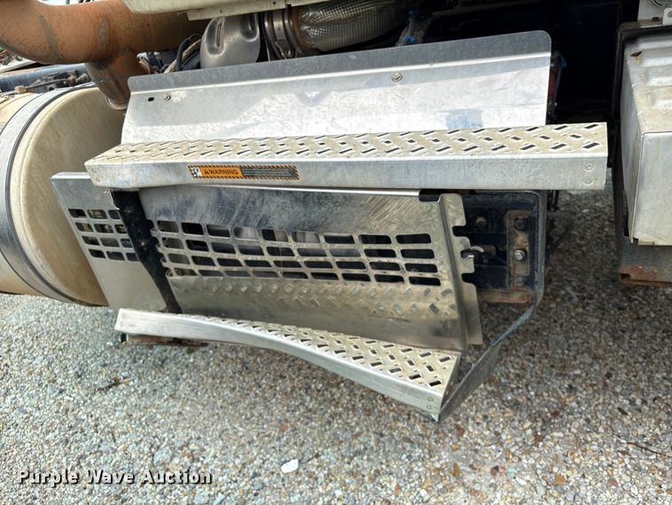 image for item YA2989 2021 Mack Pinnacle semi truck