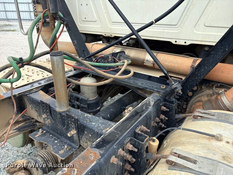 image for item YA2989 2021 Mack Pinnacle semi truck