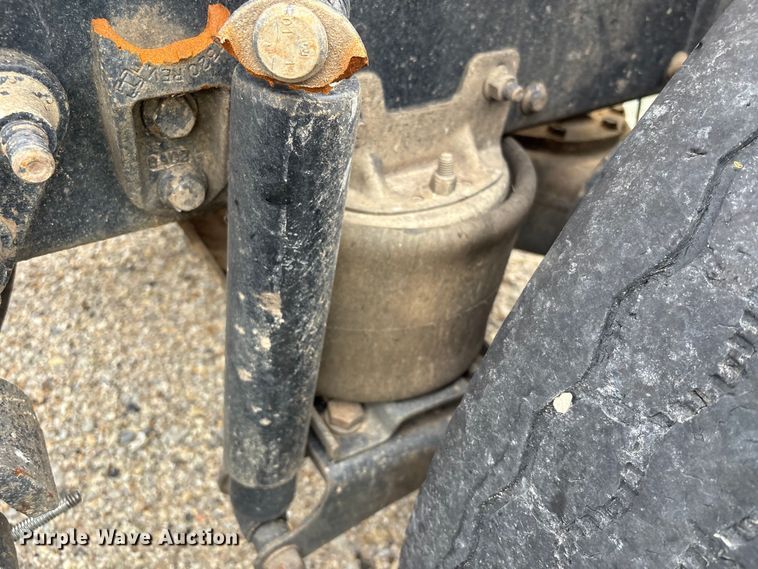 image for item YA2989 2021 Mack Pinnacle semi truck