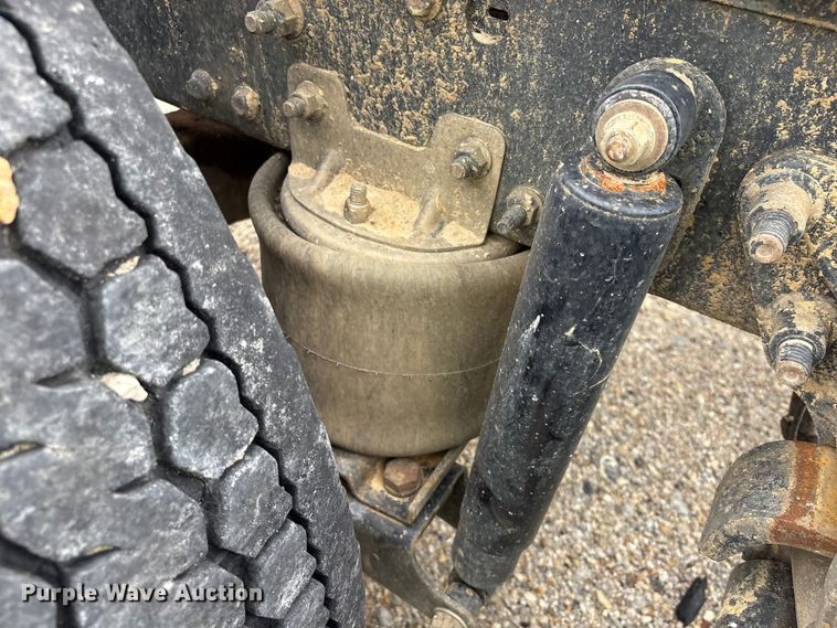 image for item YA2989 2021 Mack Pinnacle semi truck