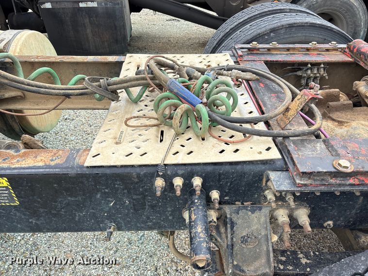 image for item YA2989 2021 Mack Pinnacle semi truck