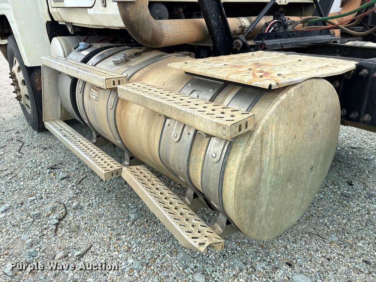 image for item YA2989 2021 Mack Pinnacle semi truck