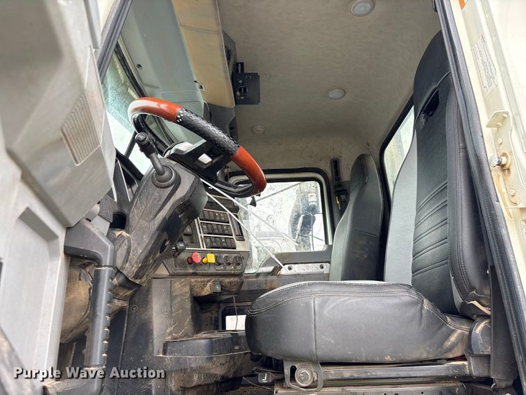 image for item YA2989 2021 Mack Pinnacle semi truck