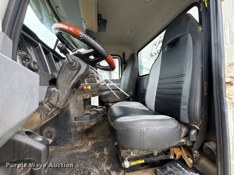 image for item YA2989 2021 Mack Pinnacle semi truck