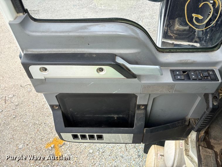 image for item YA2989 2021 Mack Pinnacle semi truck