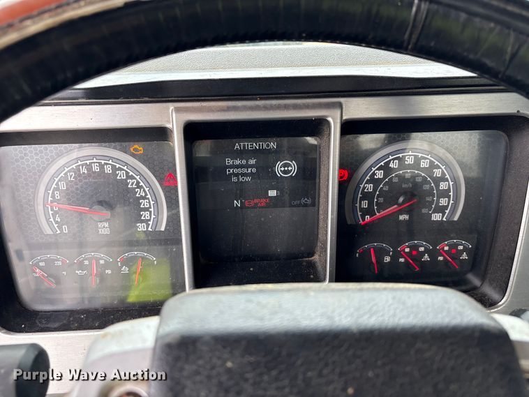 image for item YA2989 2021 Mack Pinnacle semi truck