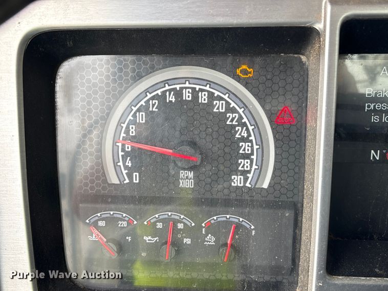 image for item YA2989 2021 Mack Pinnacle semi truck