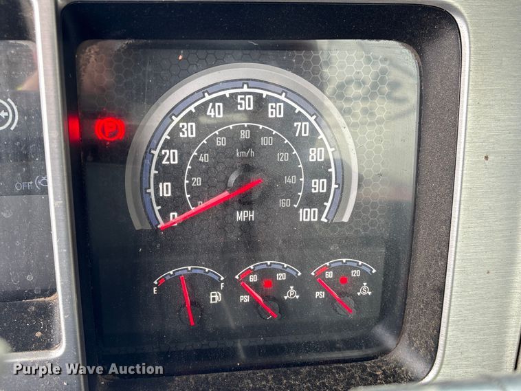 image for item YA2989 2021 Mack Pinnacle semi truck