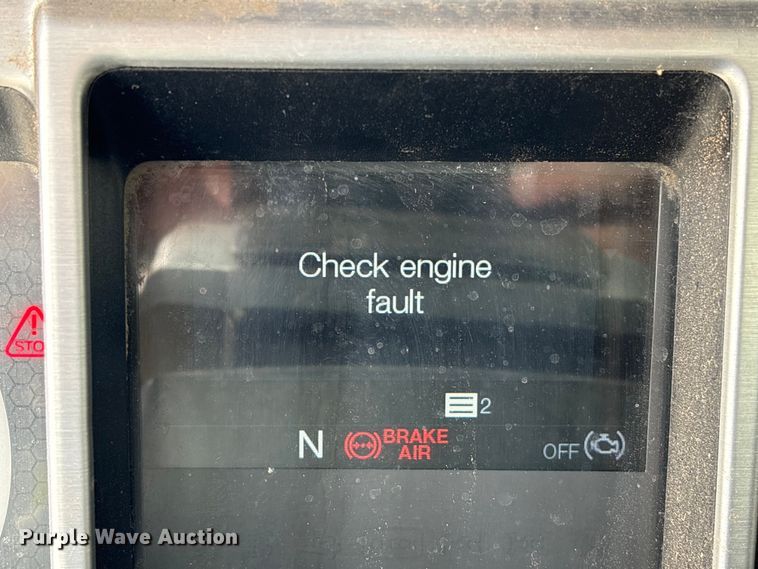 image for item YA2989 2021 Mack Pinnacle semi truck