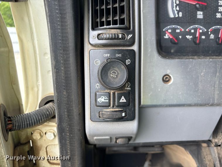 image for item YA2989 2021 Mack Pinnacle semi truck