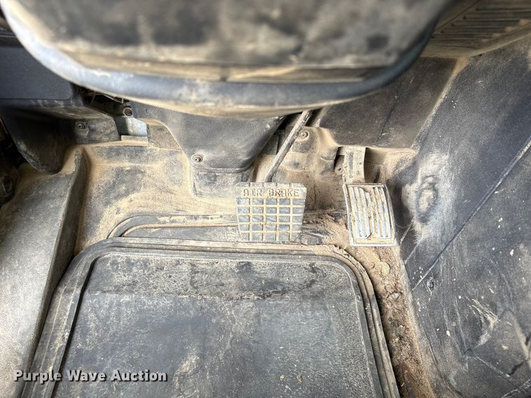 image for item YA2989 2021 Mack Pinnacle semi truck