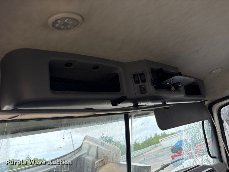 image for item YA2989 2021 Mack Pinnacle semi truck