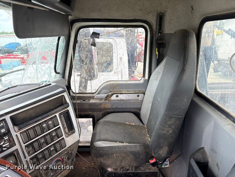 image for item YA2989 2021 Mack Pinnacle semi truck