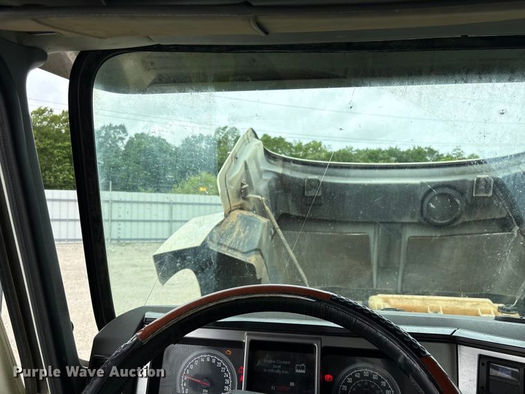 image for item YA2989 2021 Mack Pinnacle semi truck