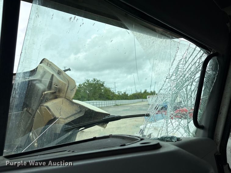 image for item YA2989 2021 Mack Pinnacle semi truck