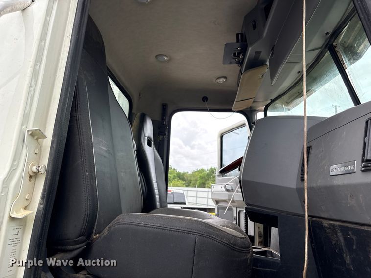 image for item YA2989 2021 Mack Pinnacle semi truck