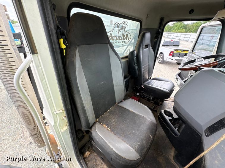 image for item YA2989 2021 Mack Pinnacle semi truck