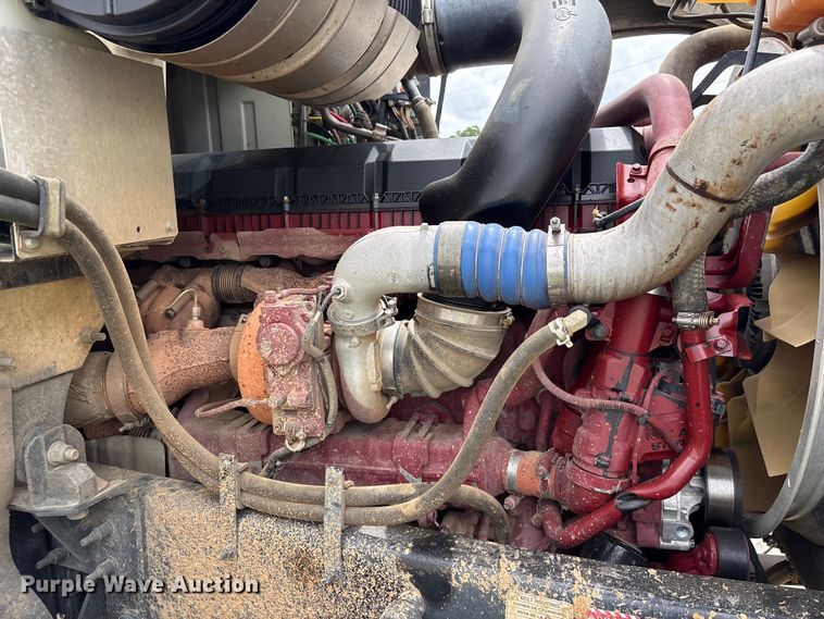 image for item YA2989 2021 Mack Pinnacle semi truck