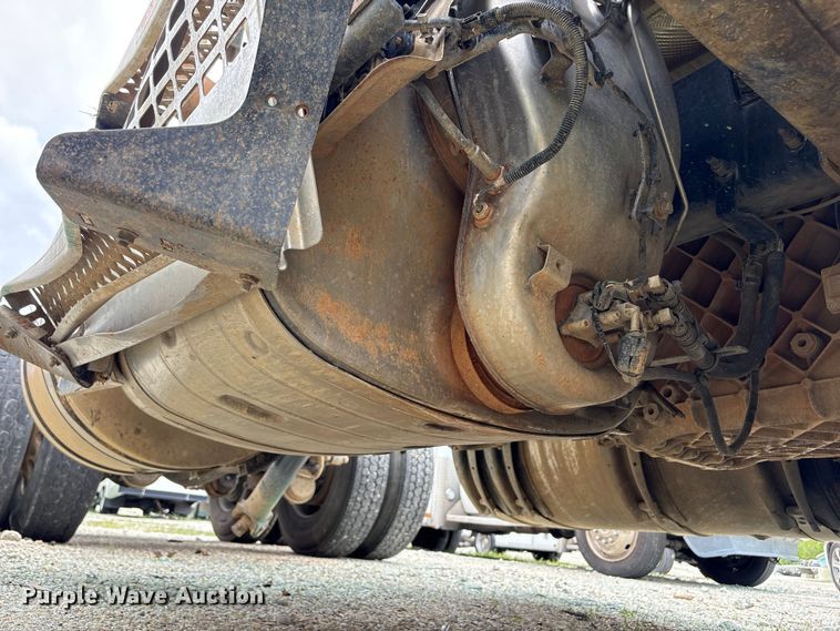 image for item YA2989 2021 Mack Pinnacle semi truck