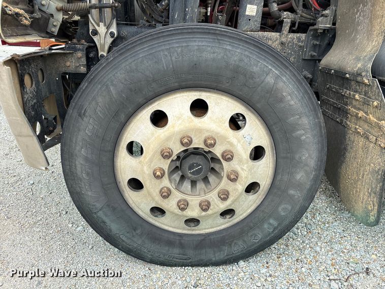 image for item YA2989 2021 Mack Pinnacle semi truck