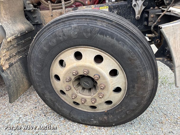 image for item YA2989 2021 Mack Pinnacle semi truck