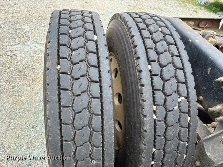 image for item YA2989 2021 Mack Pinnacle semi truck