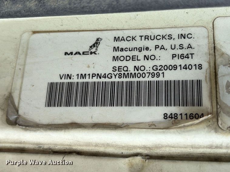 image for item YA2989 2021 Mack Pinnacle semi truck