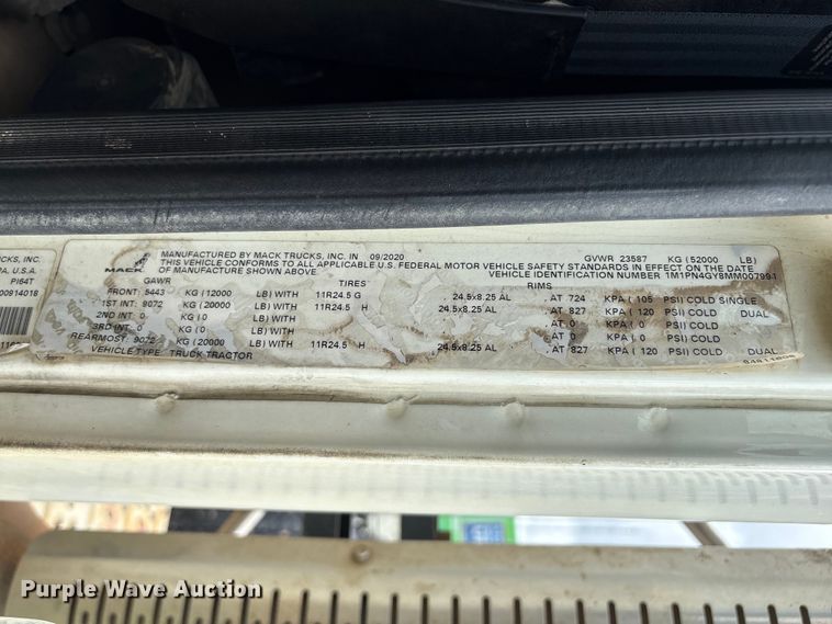 image for item YA2989 2021 Mack Pinnacle semi truck