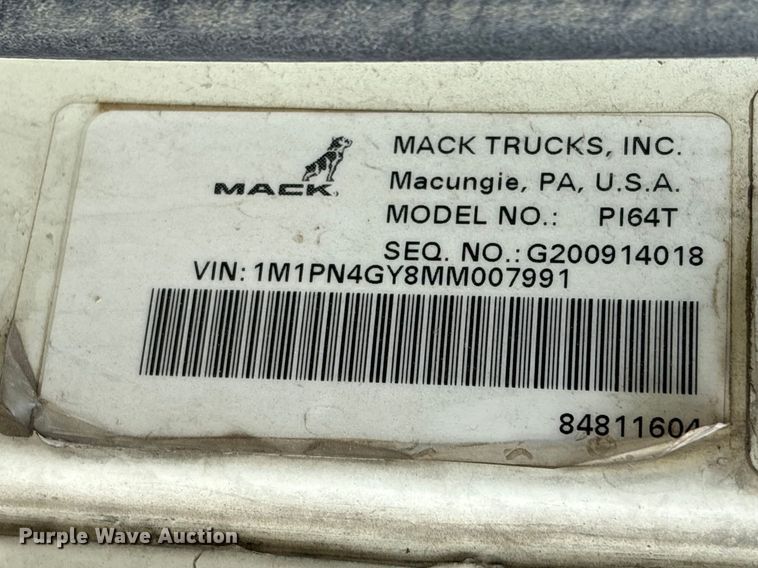 image for item YA2989 2021 Mack Pinnacle semi truck