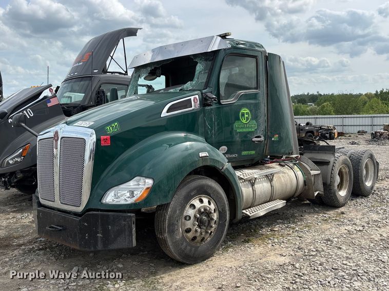 image for item YA3139 2019 Kenworth T680 semi truck