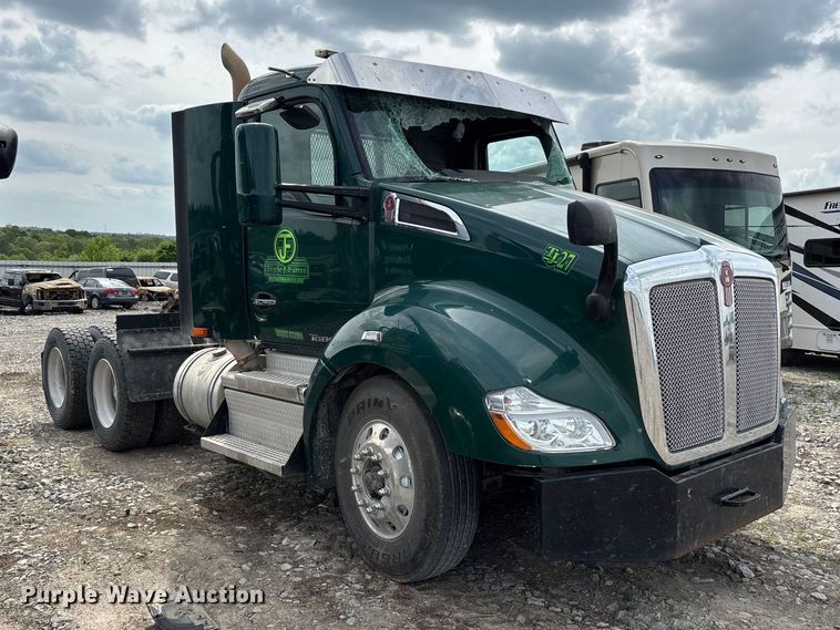 image for item YA3139 2019 Kenworth T680 semi truck